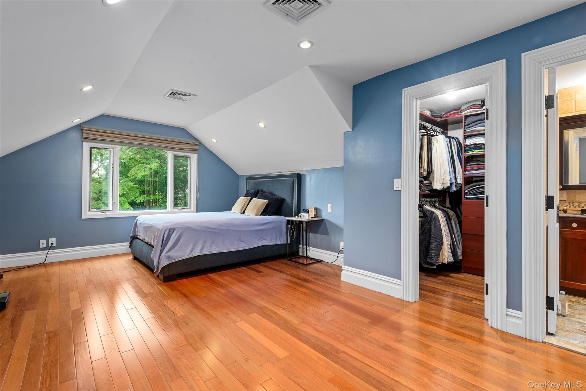 532 E Shore Road, Great Neck, NY 11024