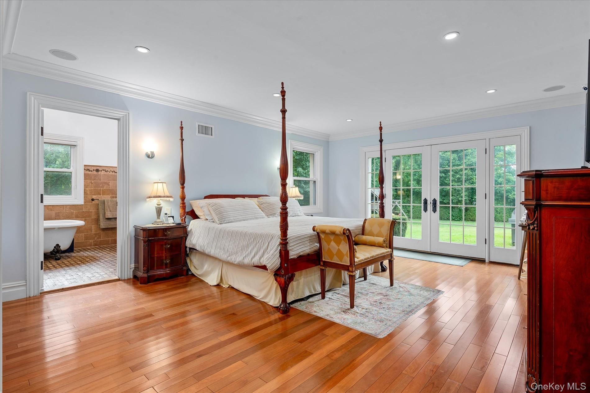 532 E Shore Road, Great Neck, NY 11024