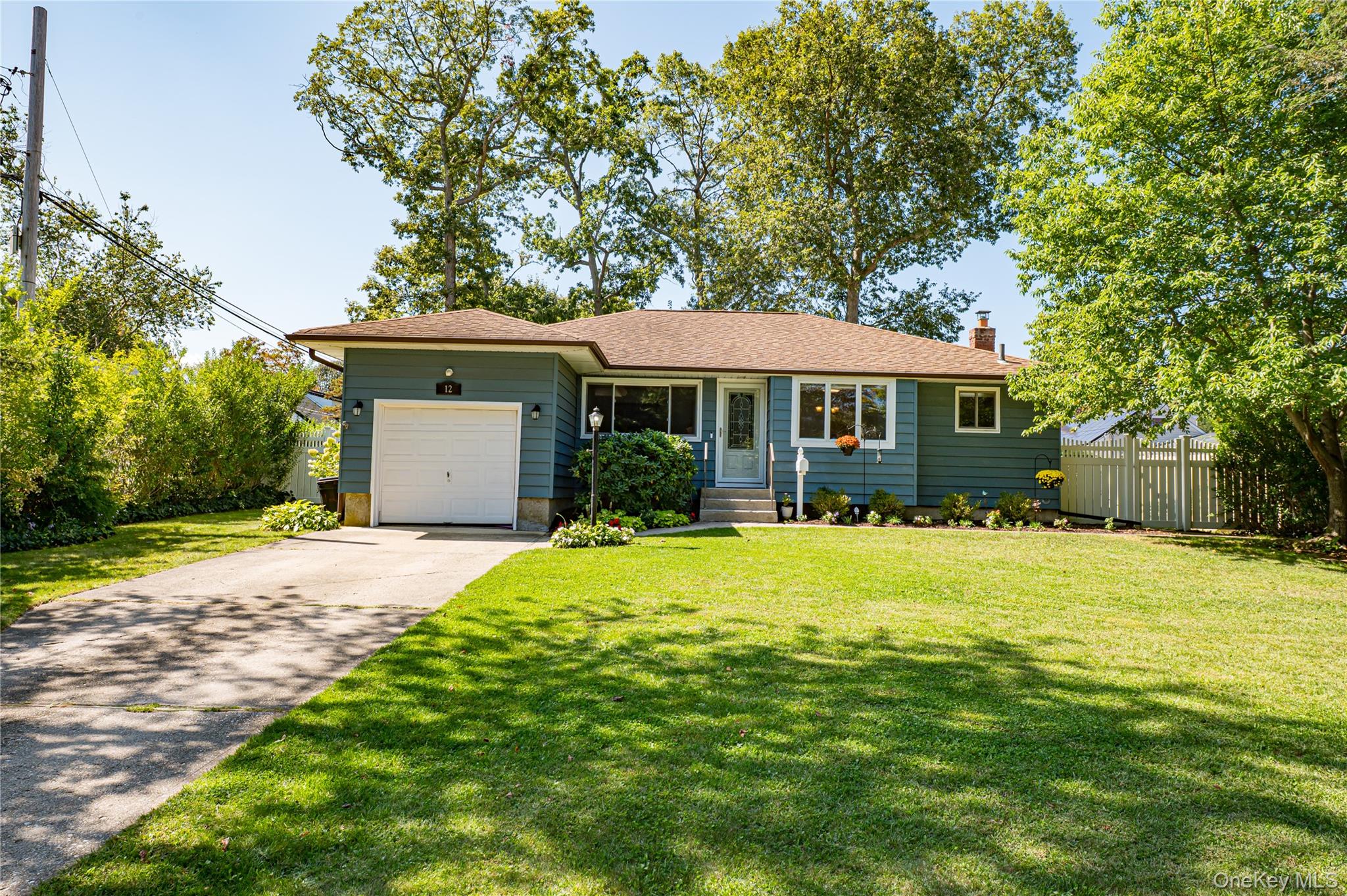 12 Wadsworth Place, Smithtown, NY 11787