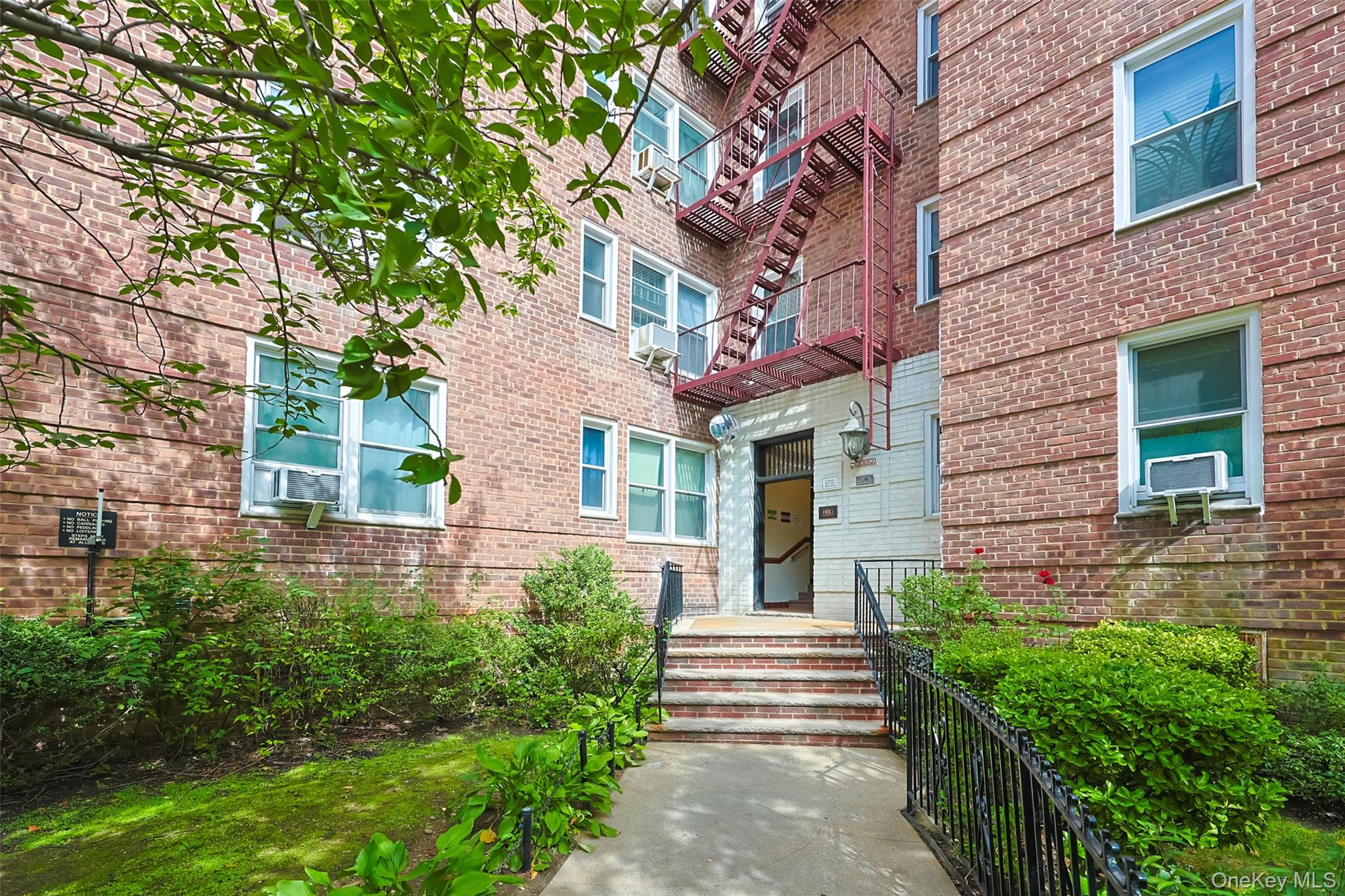88-09 35th Avenue # 2O, Jackson Heights, NY 11372