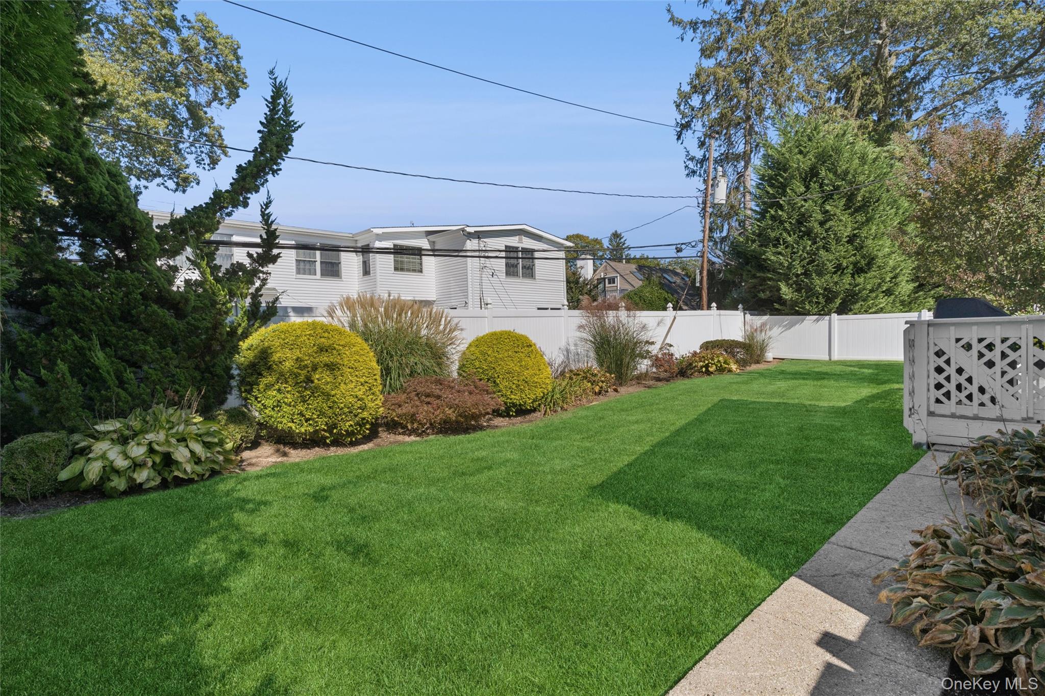 2147 Seneca Drive N, Merrick, NY 11566