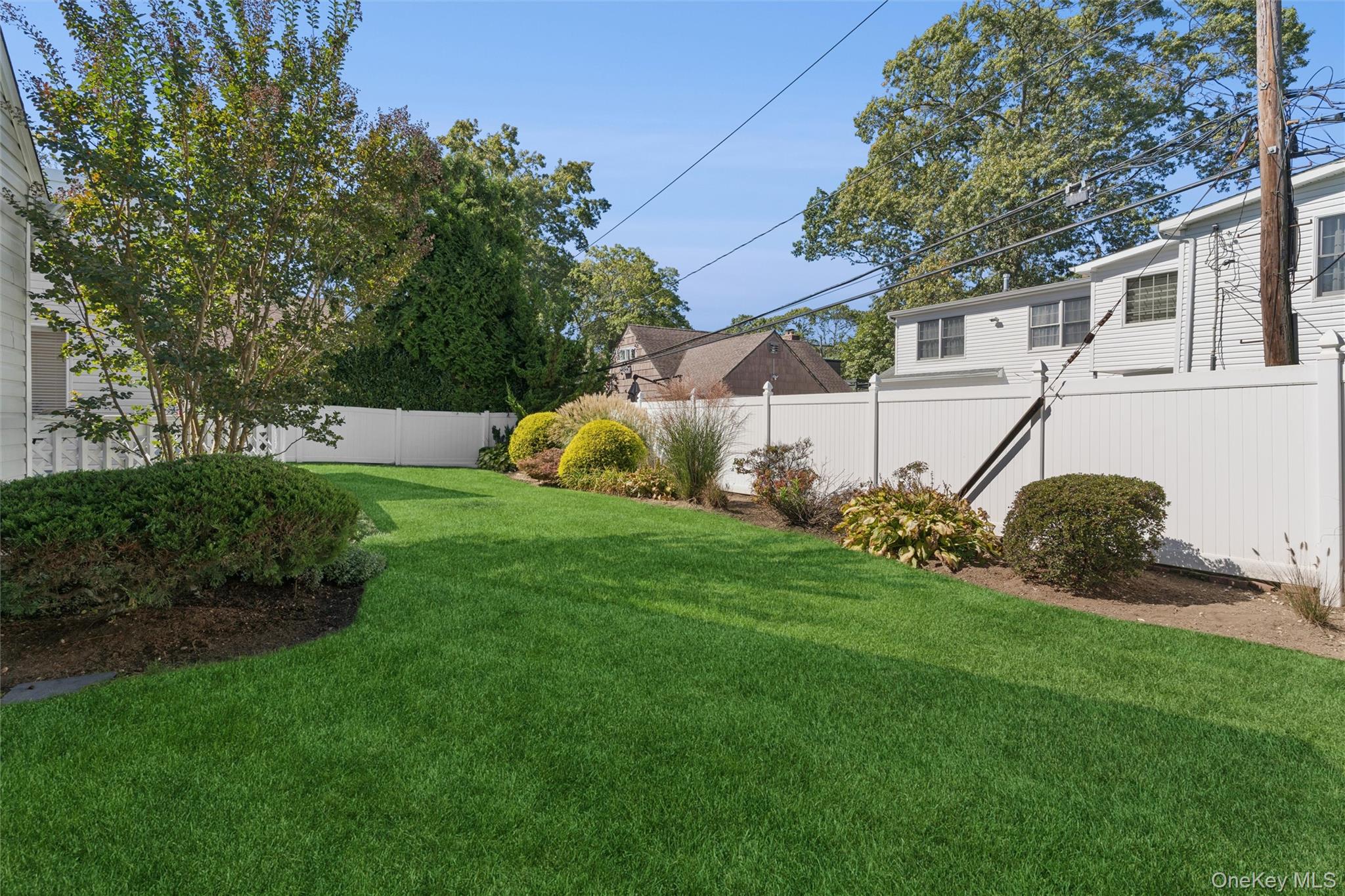 2147 Seneca Drive N, Merrick, NY 11566