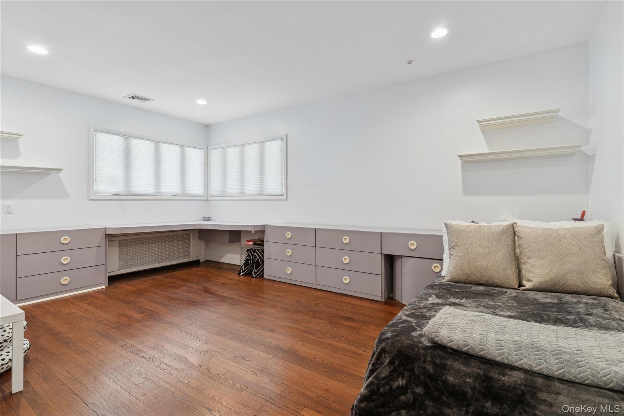 2147 Seneca Drive N, Merrick, NY 11566