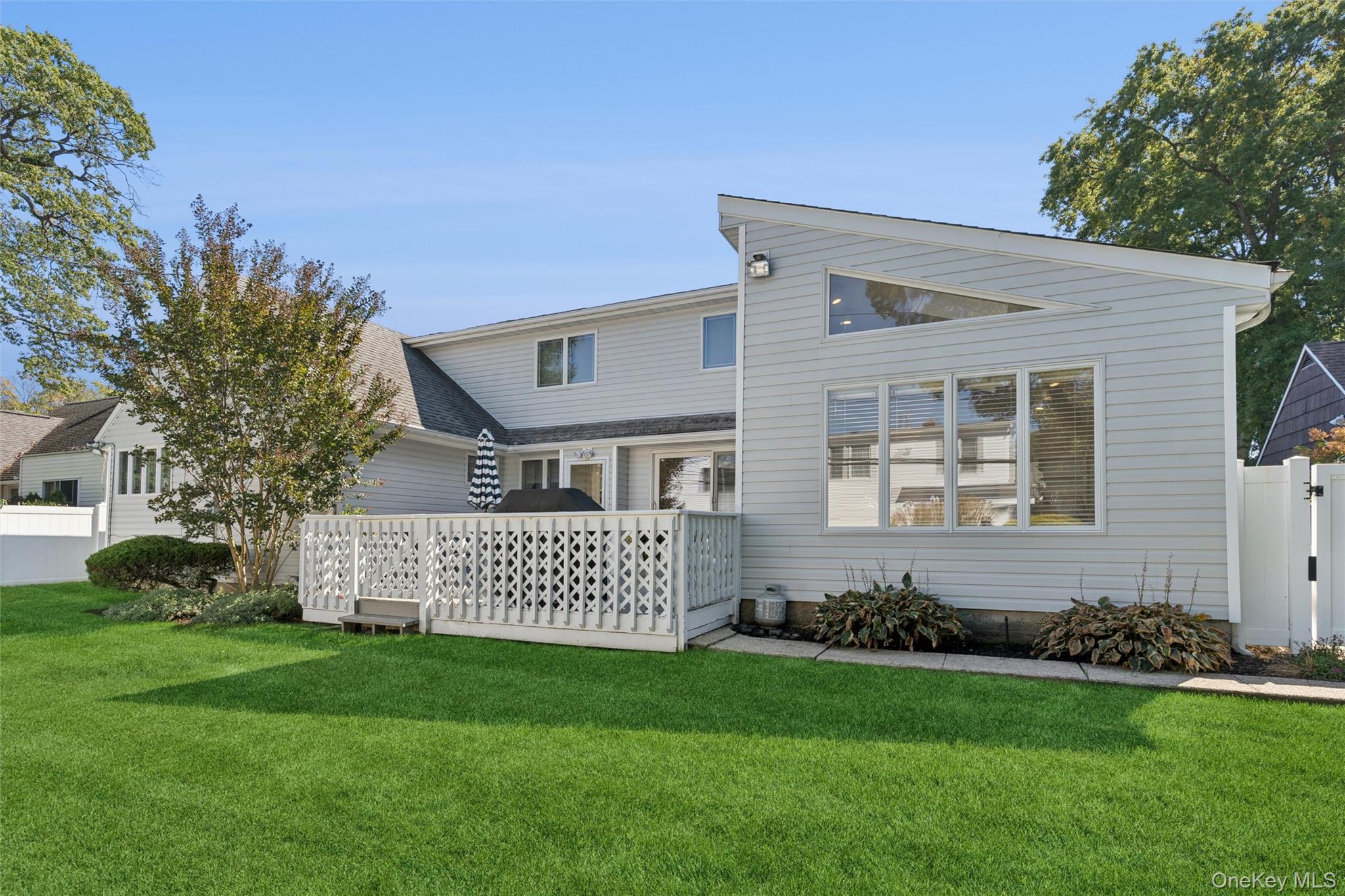 2147 Seneca Drive N, Merrick, NY 11566