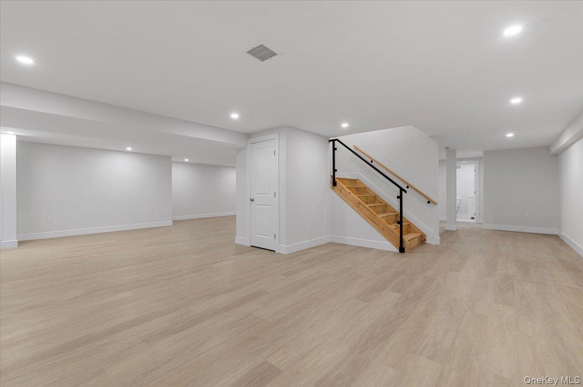 1028 E Broadway, Woodmere, NY 11598