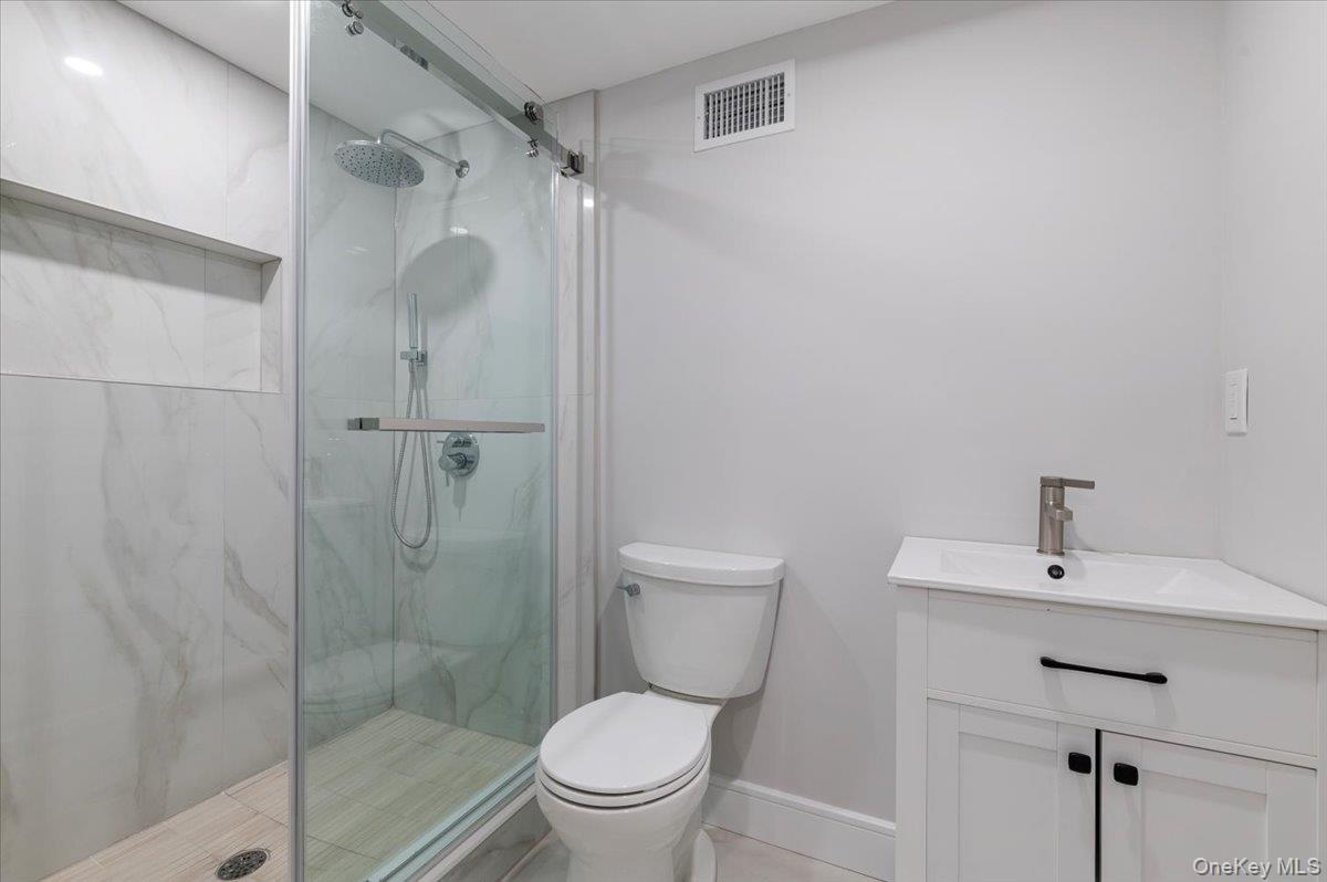 1028 E Broadway, Woodmere, NY 11598