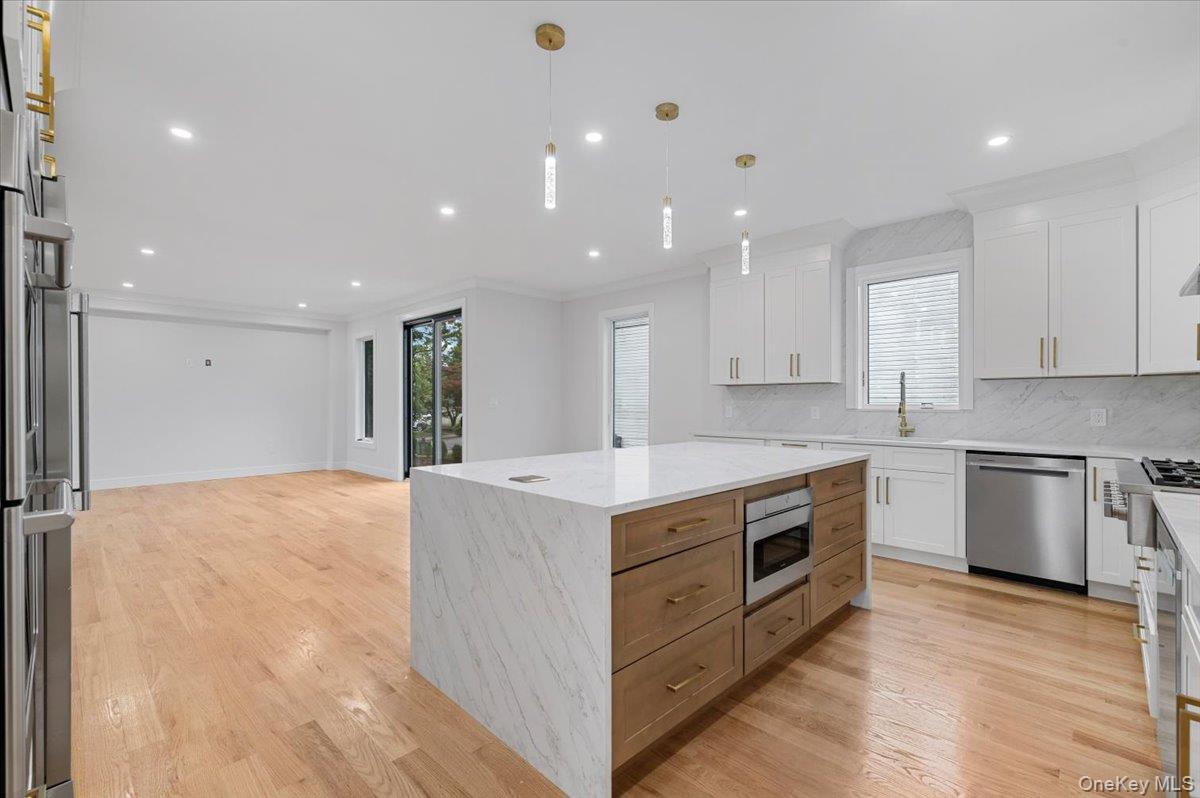 1028 E Broadway, Woodmere, NY 11598