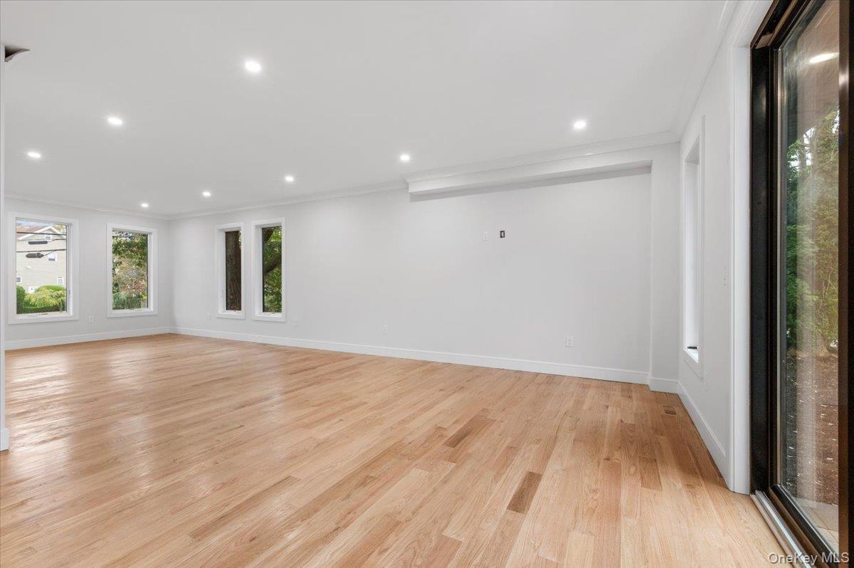 1028 E Broadway, Woodmere, NY 11598