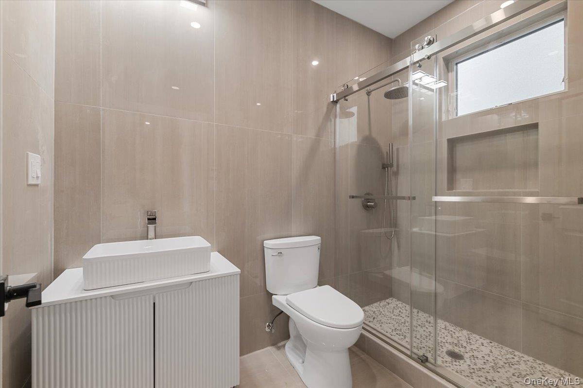 1028 E Broadway, Woodmere, NY 11598