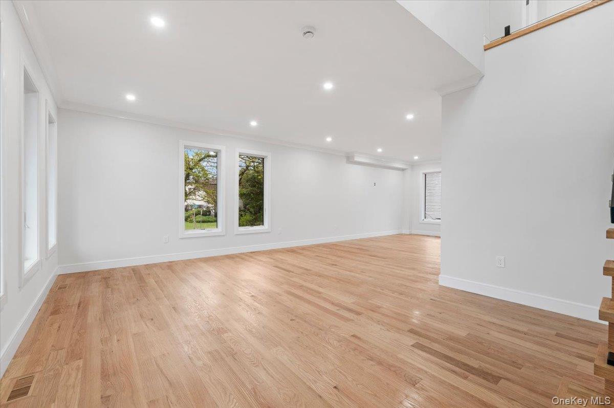 1028 E Broadway, Woodmere, NY 11598