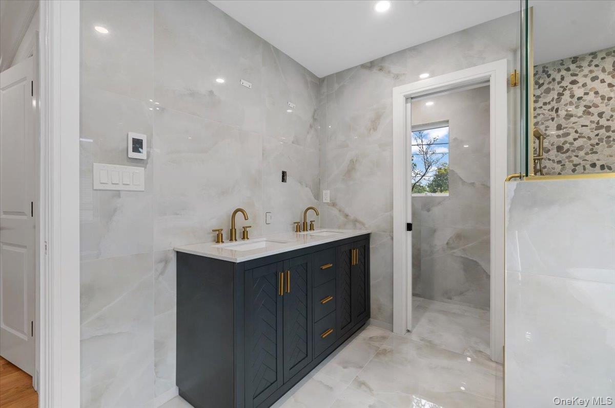 1028 E Broadway, Woodmere, NY 11598