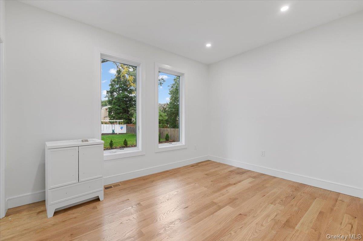 1028 E Broadway, Woodmere, NY 11598