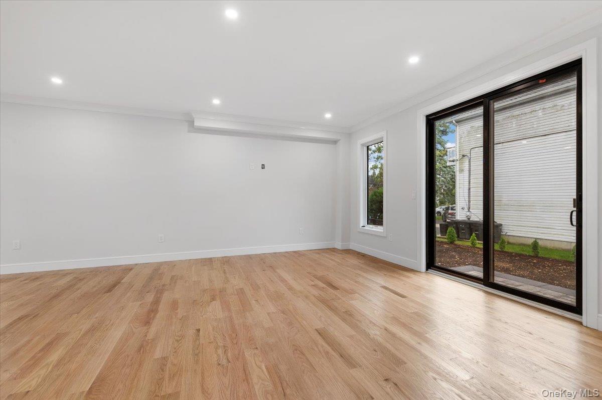 1028 E Broadway, Woodmere, NY 11598