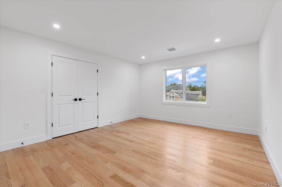 1028 E Broadway, Woodmere, NY 11598