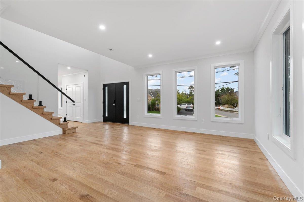 1028 E Broadway, Woodmere, NY 11598