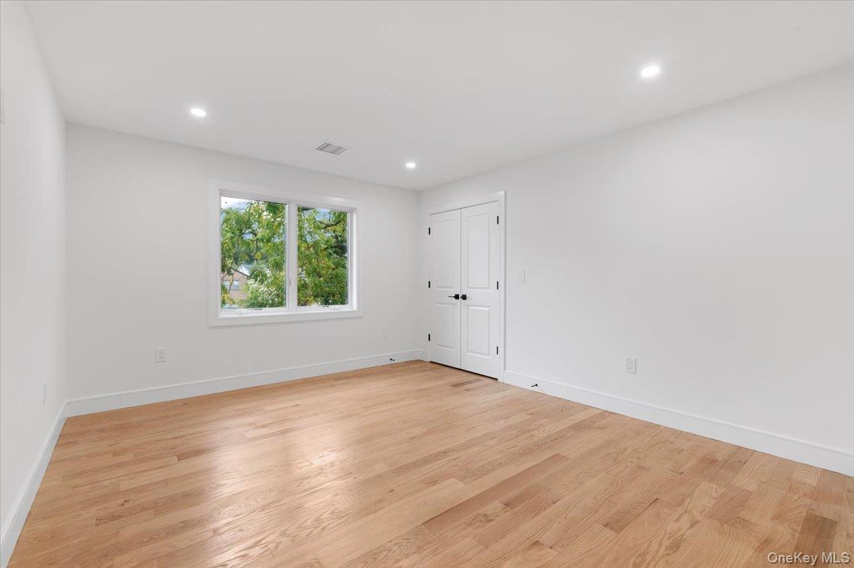 1028 E Broadway, Woodmere, NY 11598