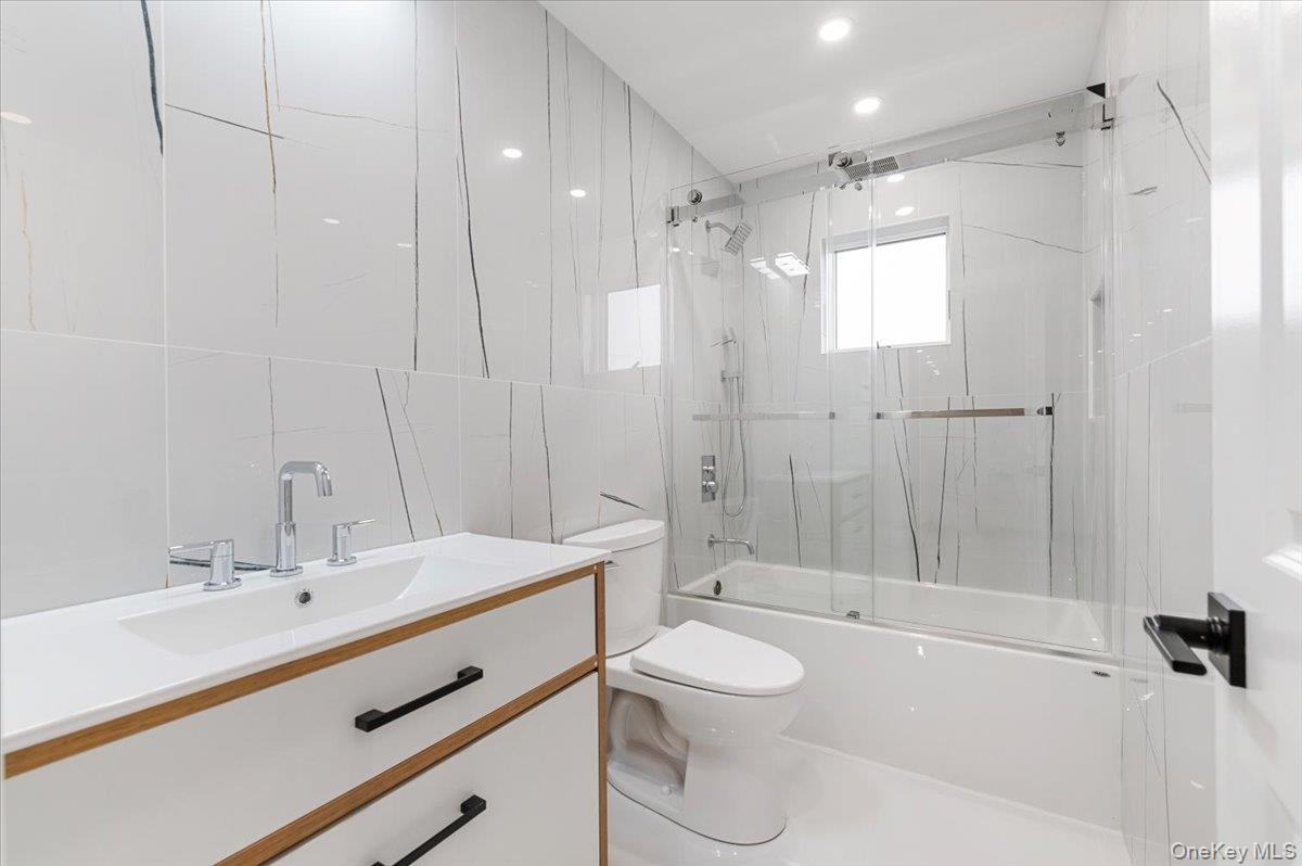 1028 E Broadway, Woodmere, NY 11598