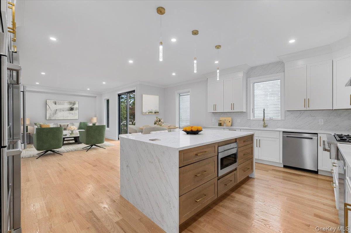 1028 E Broadway, Woodmere, NY 11598