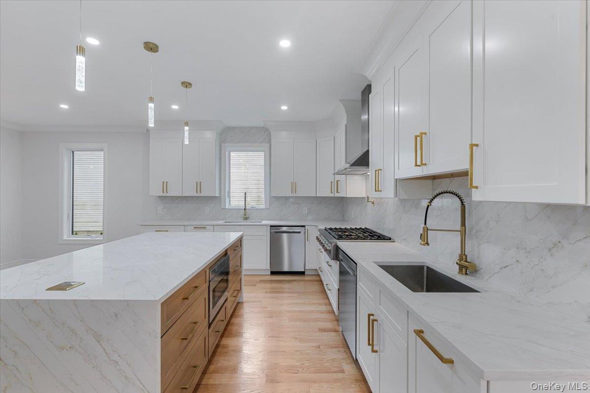 1028 E Broadway, Woodmere, NY 11598