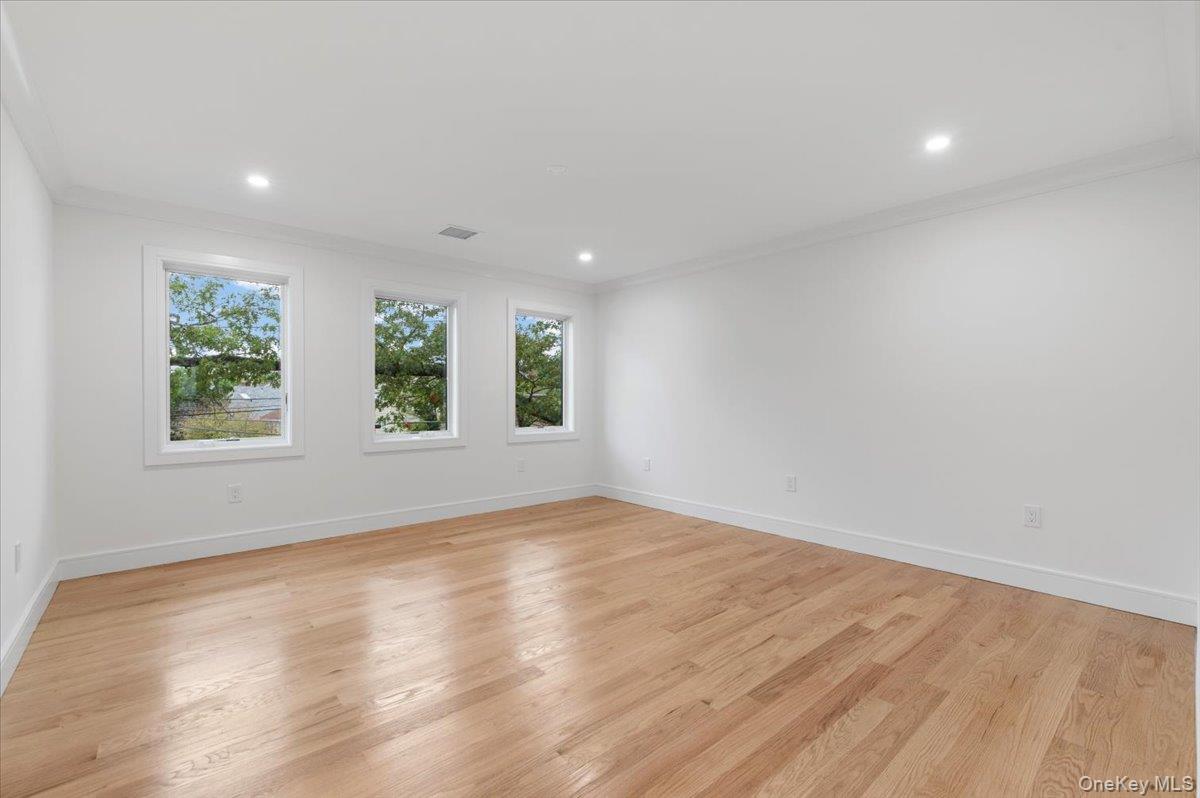 1028 E Broadway, Woodmere, NY 11598