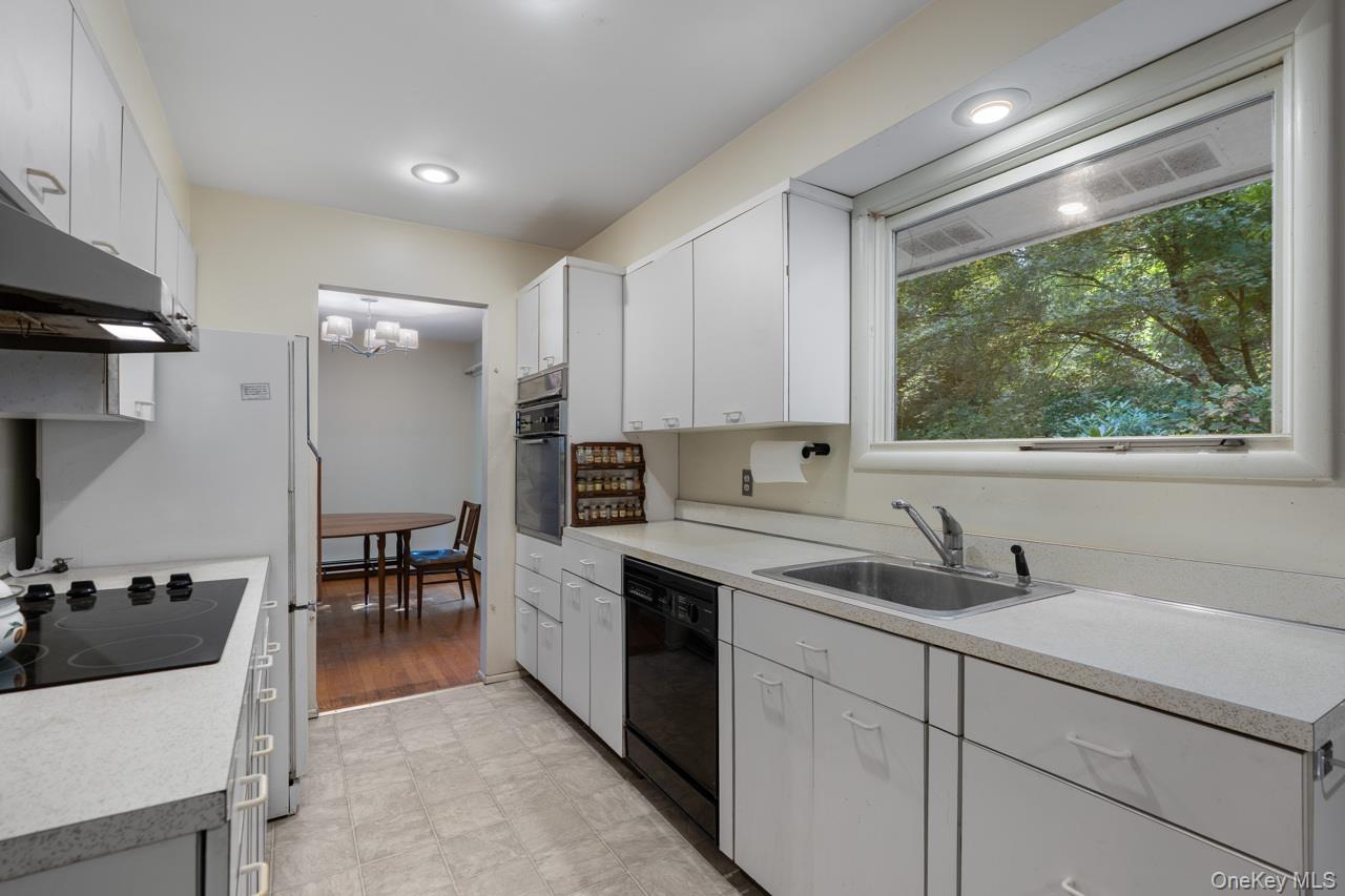 8 Bykenhulle Road, Hopewell Junction, NY 12533