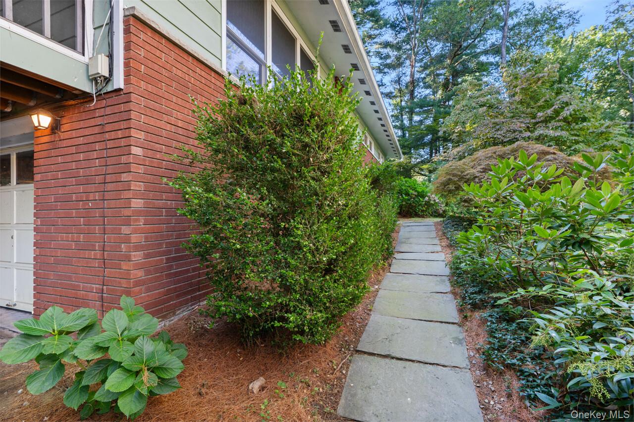 8 Bykenhulle Road, Hopewell Junction, NY 12533