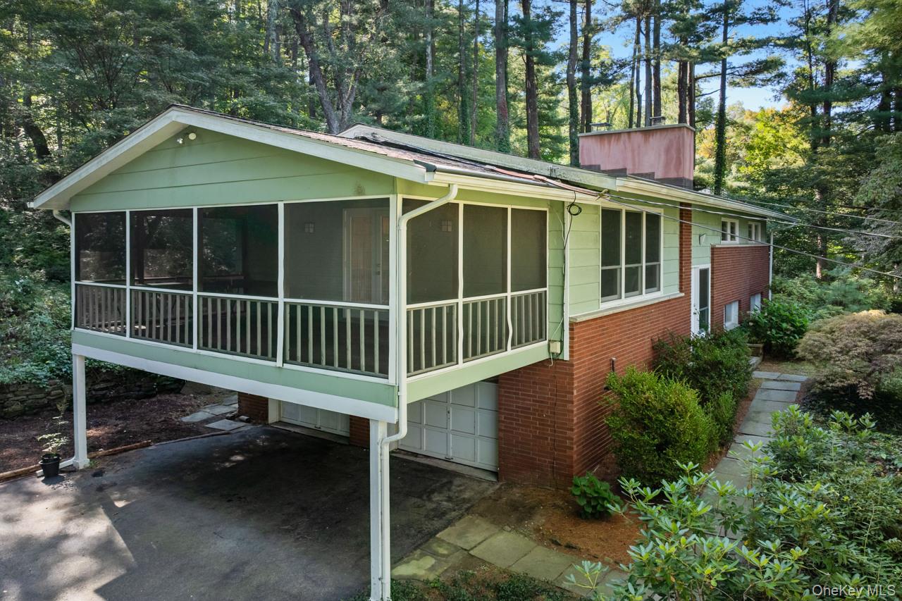 8 Bykenhulle Road, Hopewell Junction, NY 12533