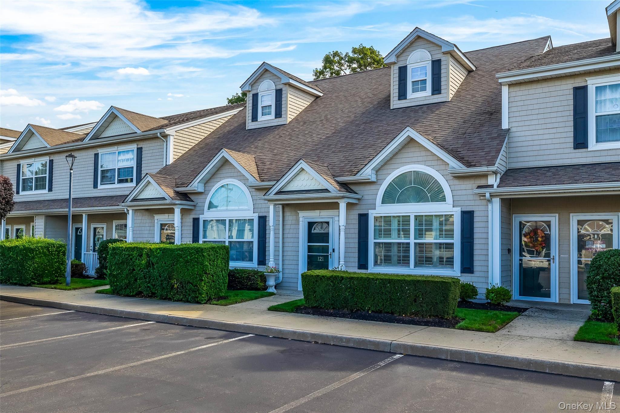 121 Willow Lane, Valley Stream, NY 11580