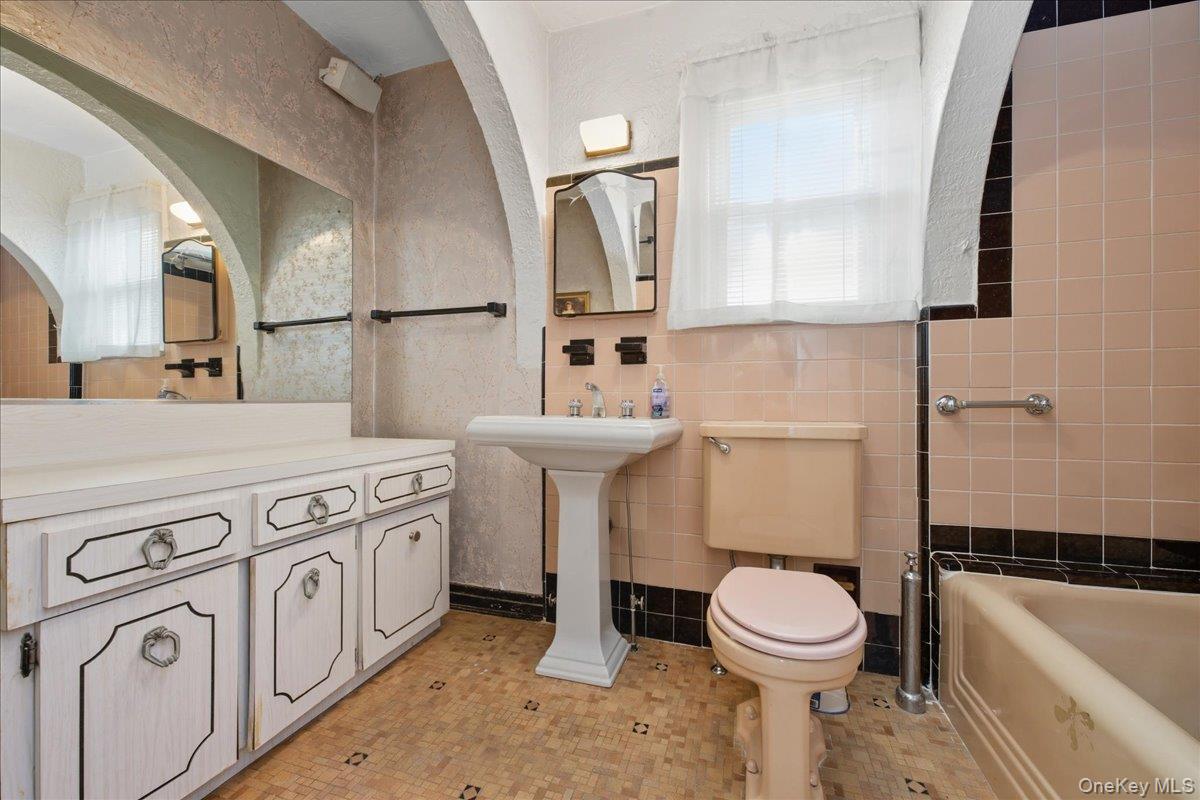 8771 253rd Street, Bellerose, NY 11426