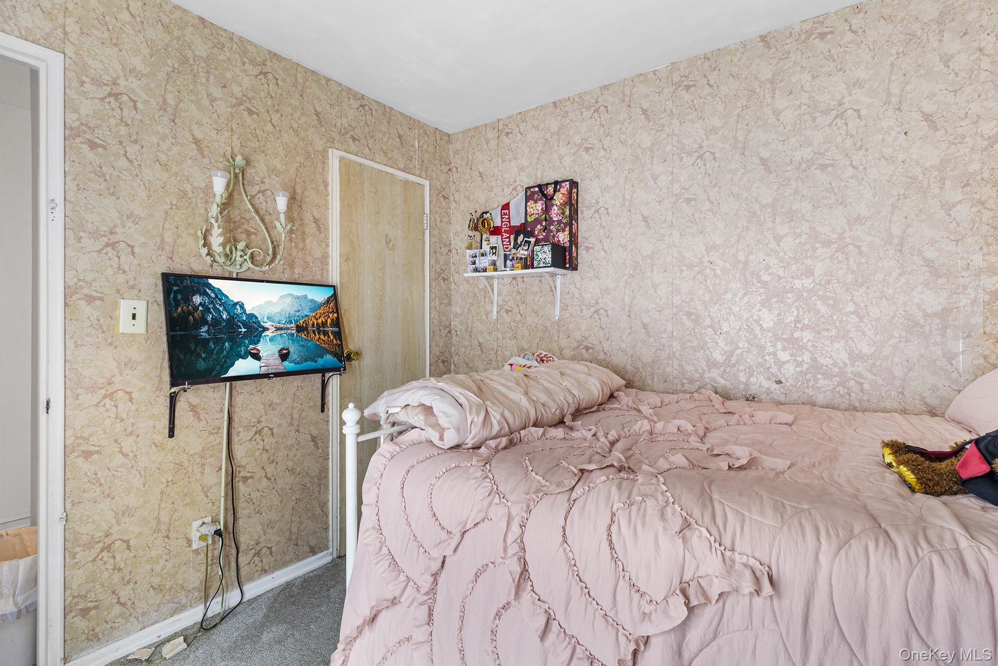 31 Holbrook Road, Centereach, NY 11720