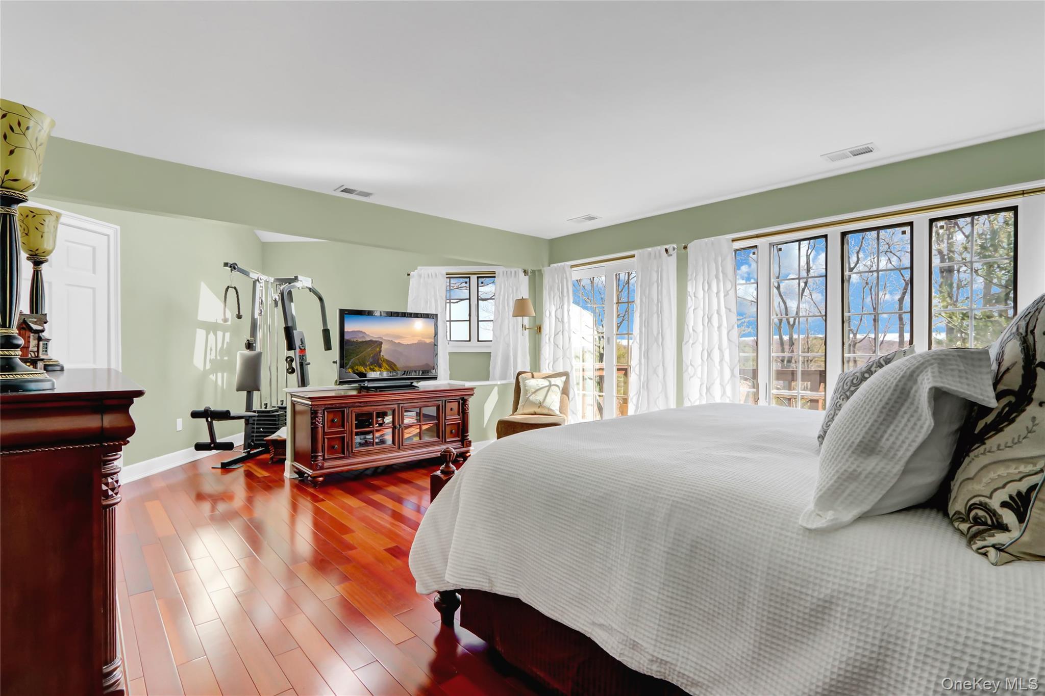 49 Rockledge Path, Port Jefferson, NY 11777