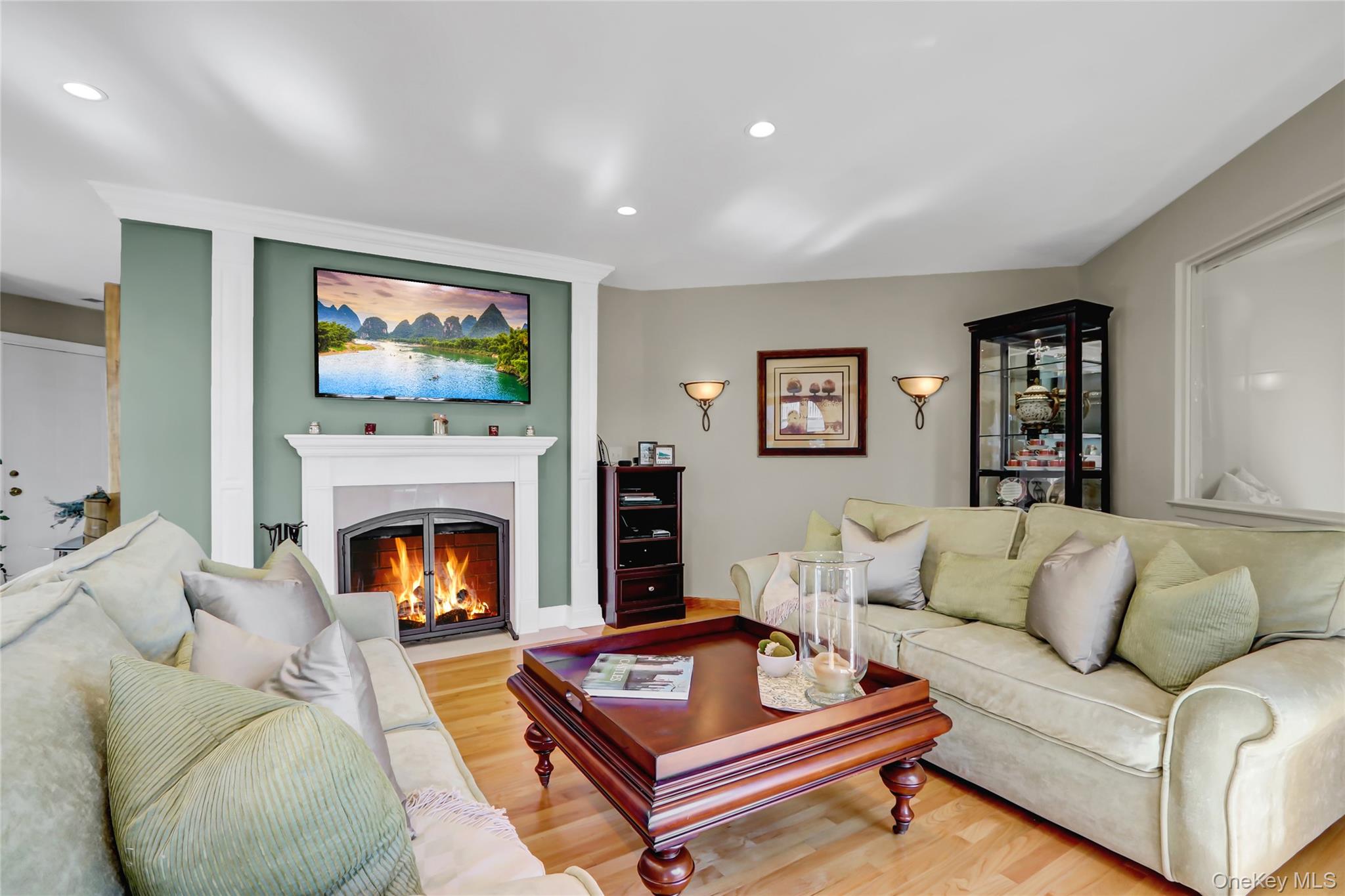 49 Rockledge Path, Port Jefferson, NY 11777