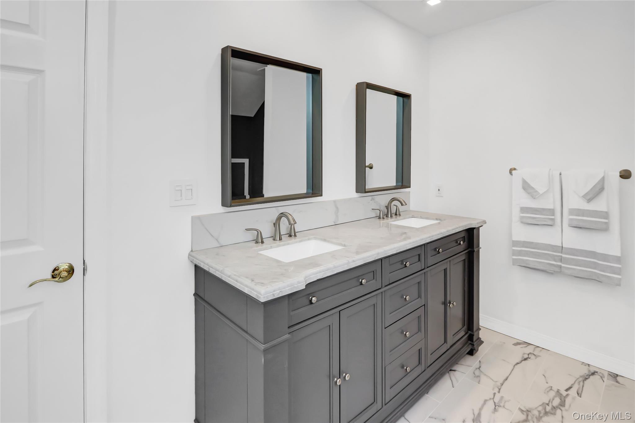 49 Rockledge Path, Port Jefferson, NY 11777