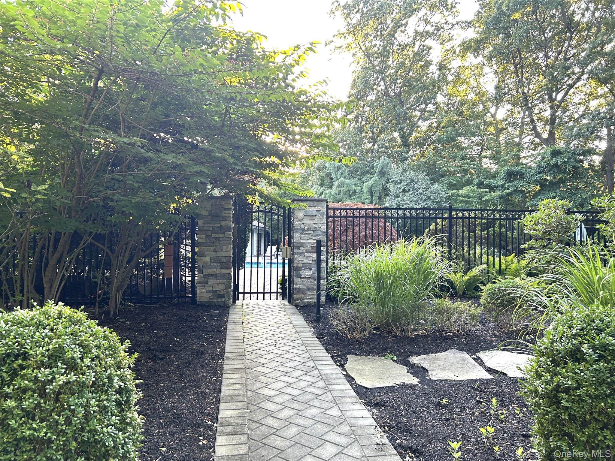 49 Rockledge Path, Port Jefferson, NY 11777