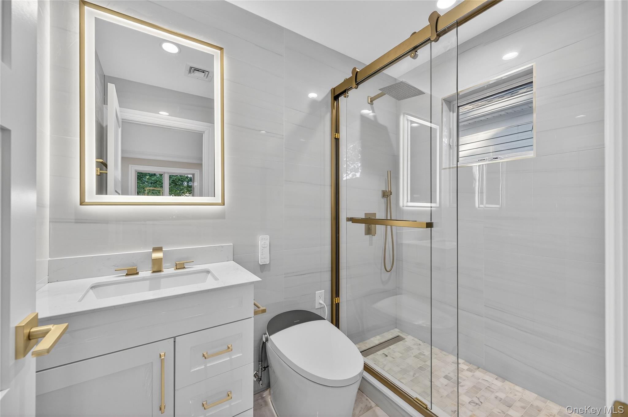 80 Clapham Avenue, Manhasset, NY 11030