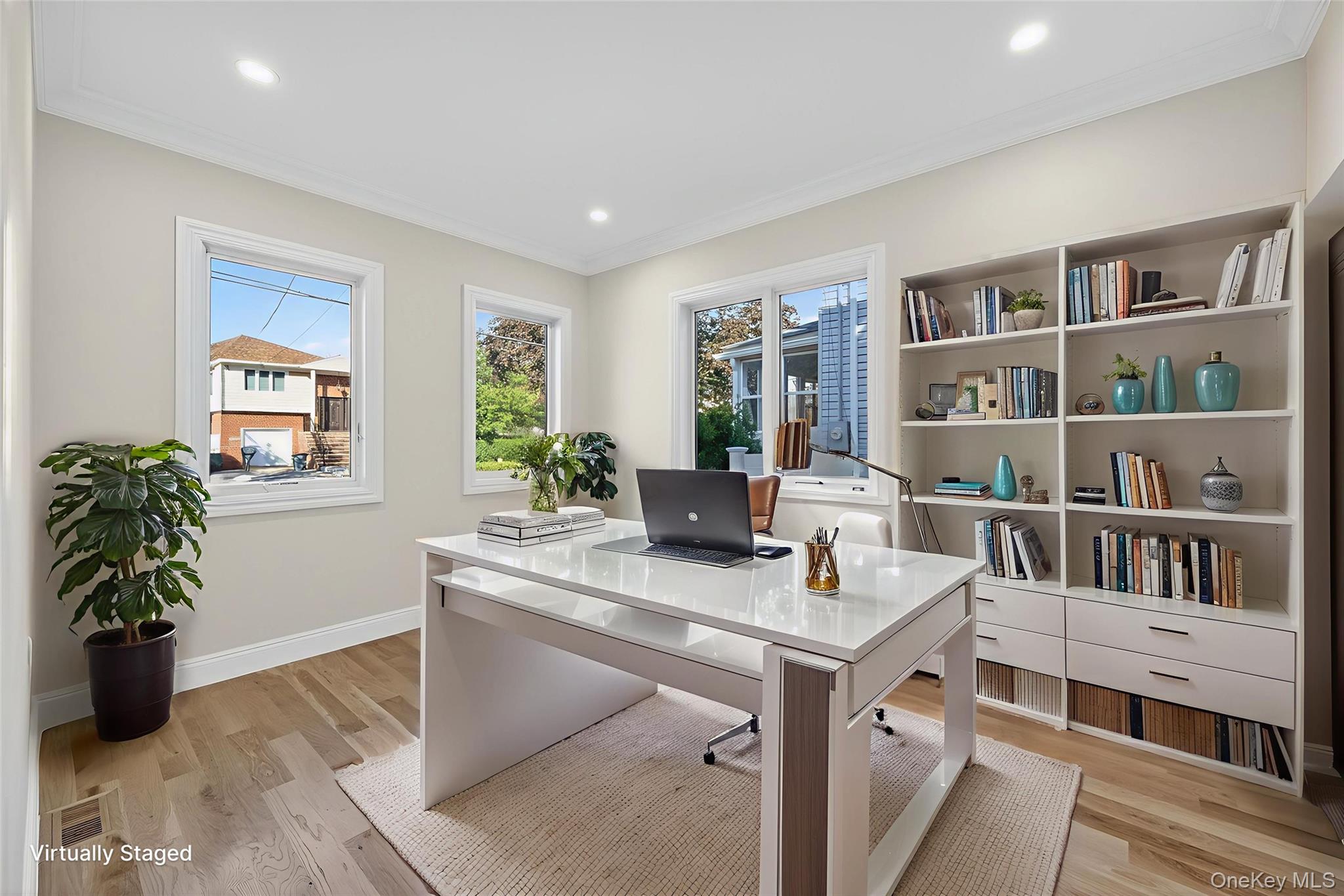 80 Clapham Avenue, Manhasset, NY 11030