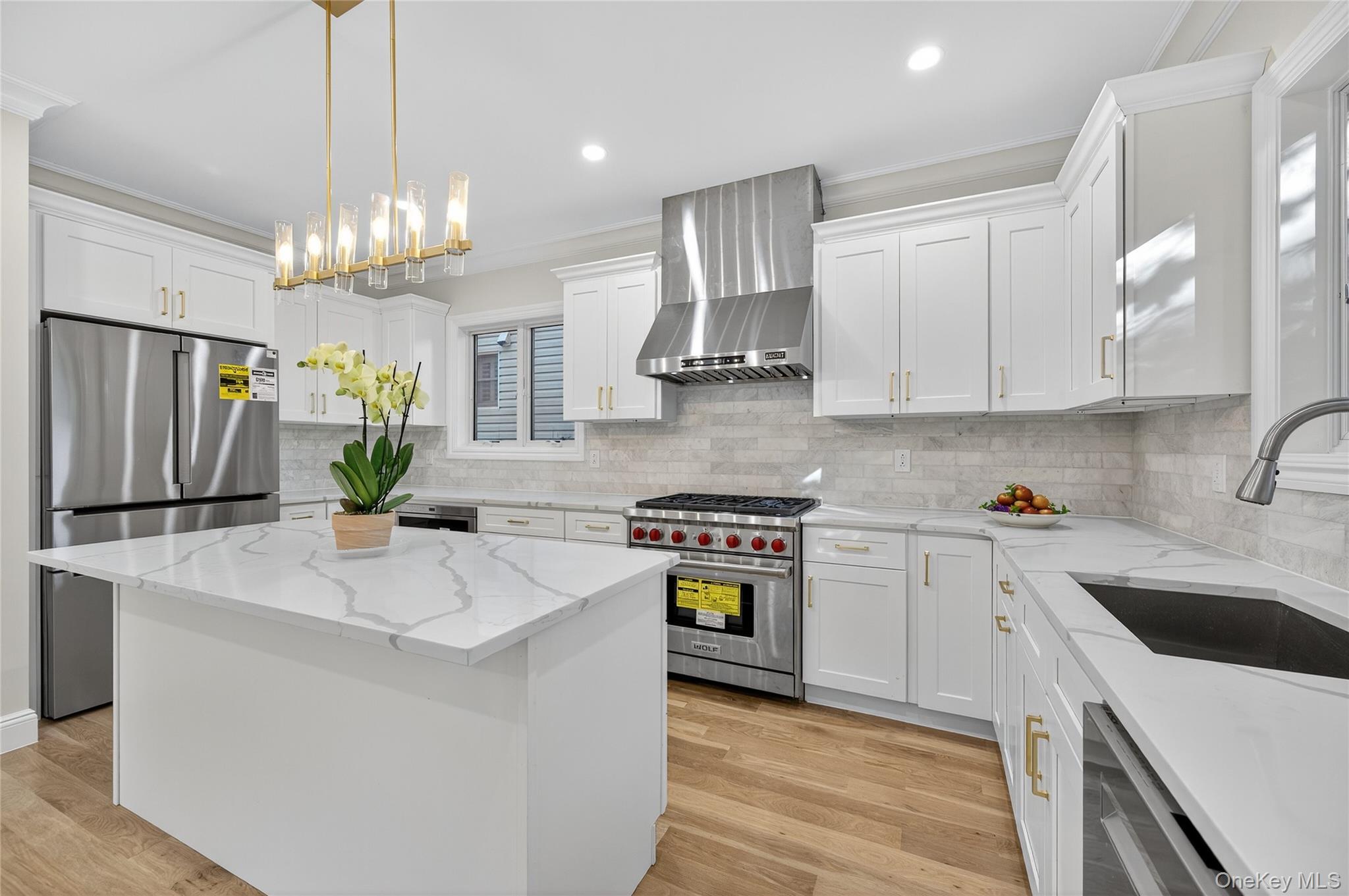 80 Clapham Avenue, Manhasset, NY 11030