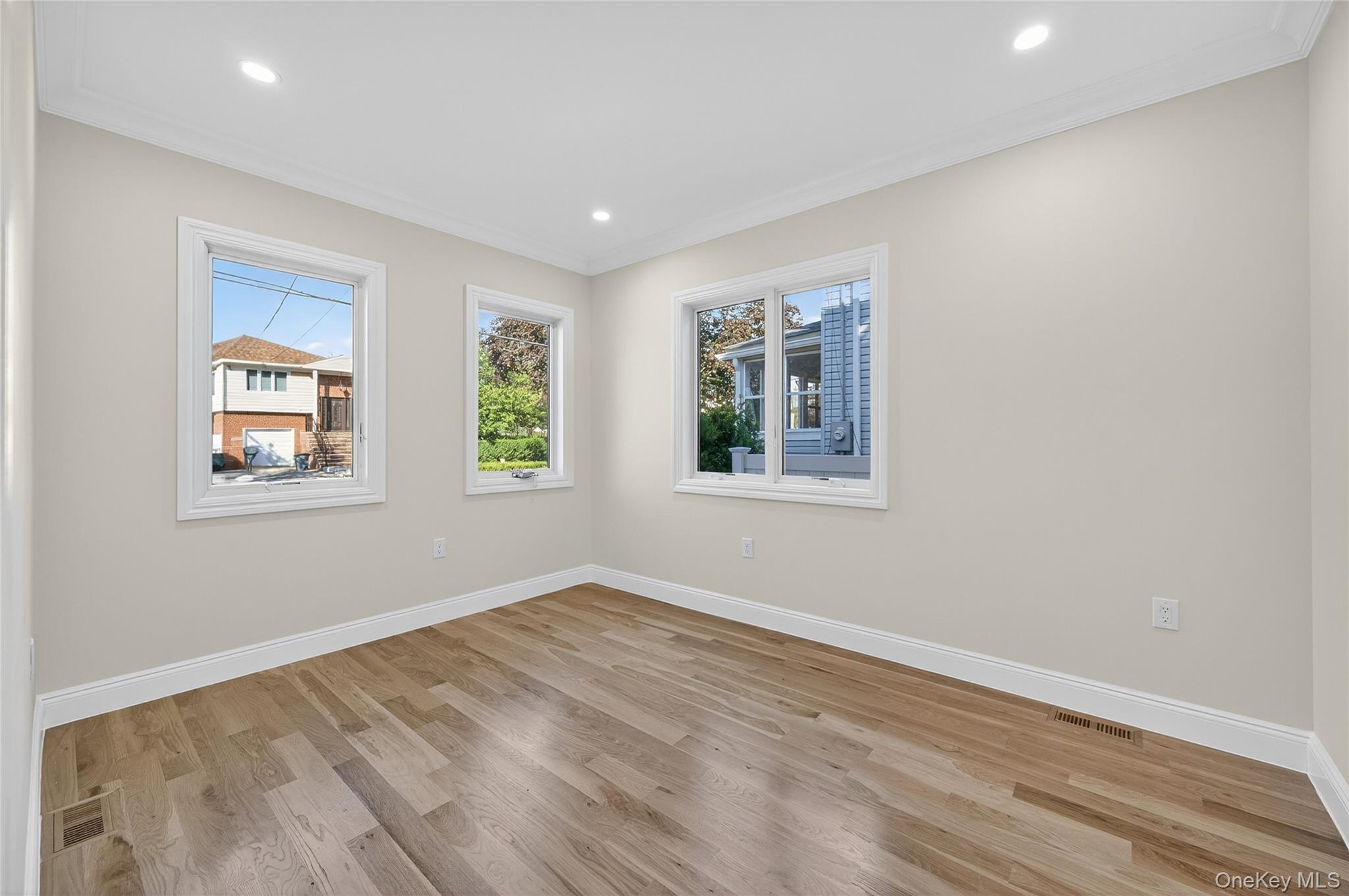 80 Clapham Avenue, Manhasset, NY 11030