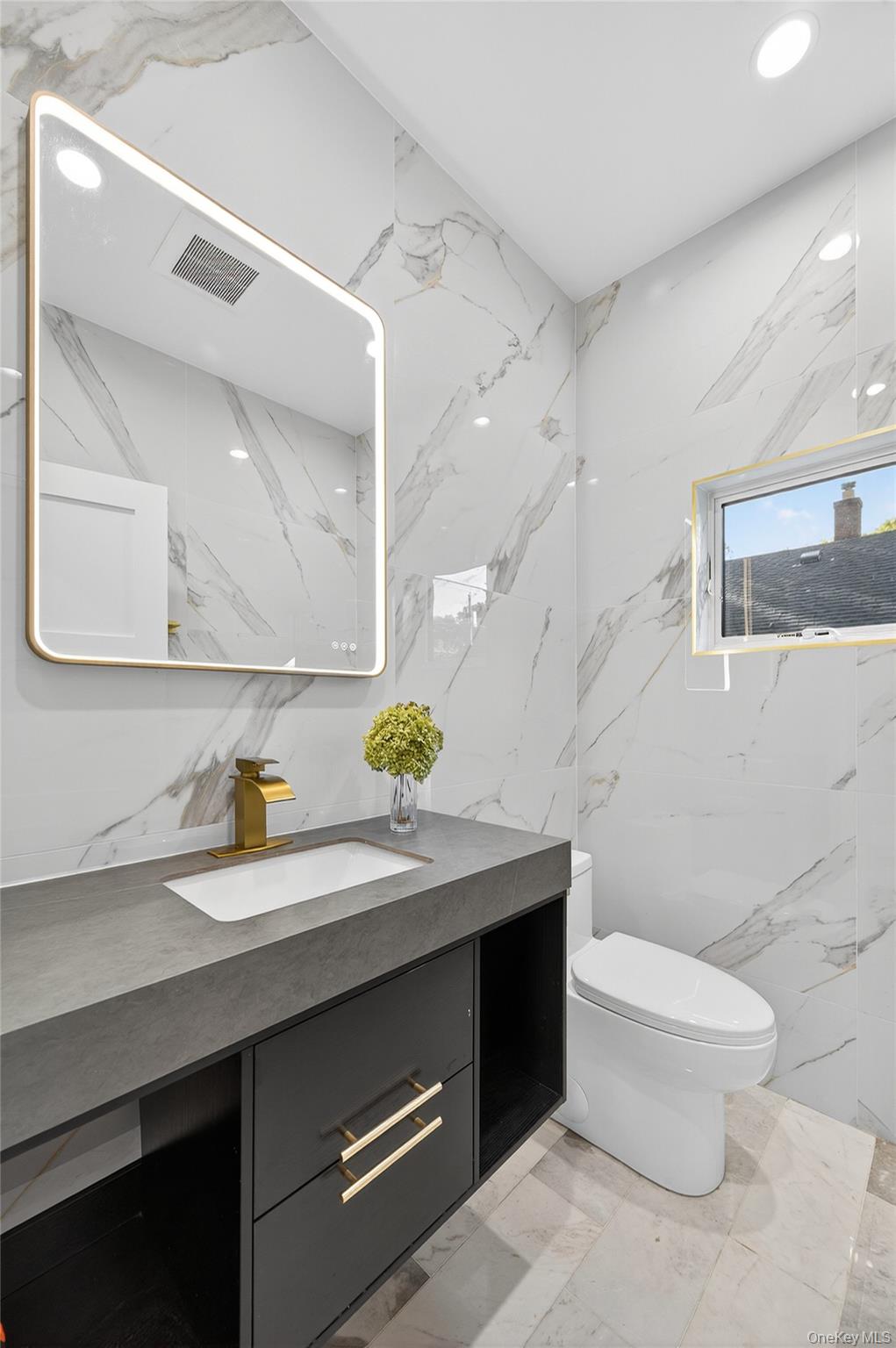 80 Clapham Avenue, Manhasset, NY 11030