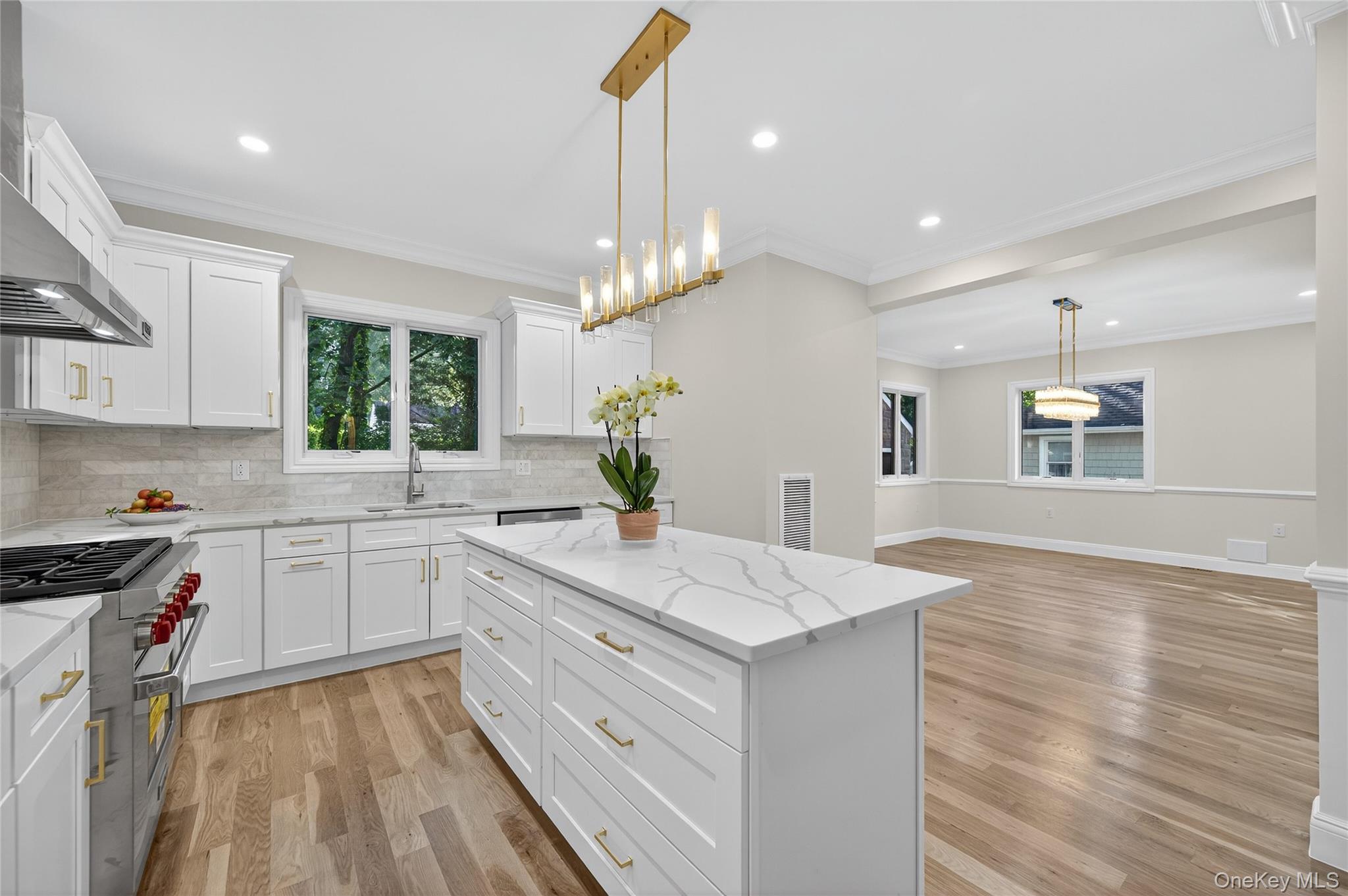 80 Clapham Avenue, Manhasset, NY 11030