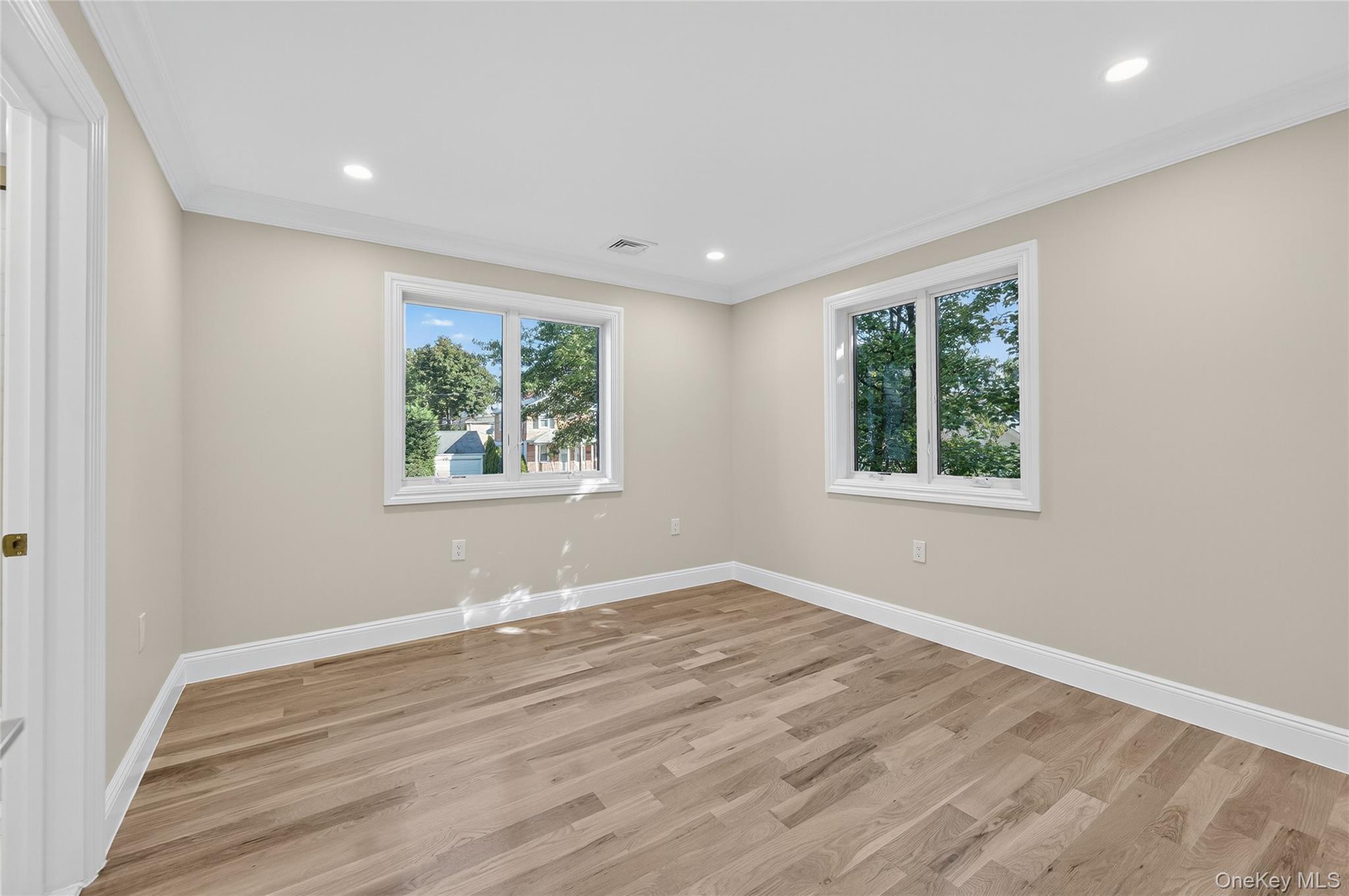 80 Clapham Avenue, Manhasset, NY 11030