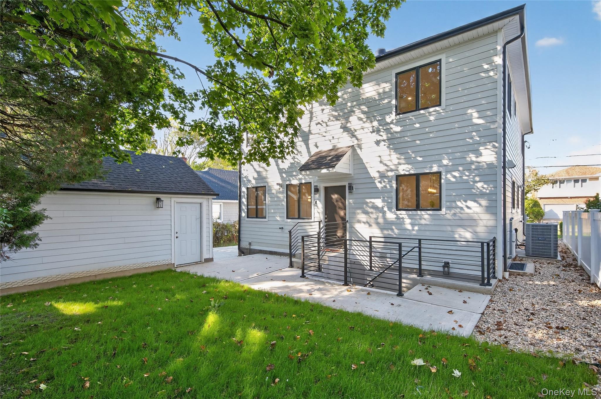 80 Clapham Avenue, Manhasset, NY 11030