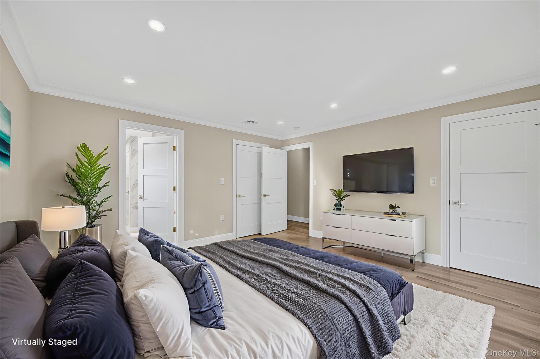 80 Clapham Avenue, Manhasset, NY 11030