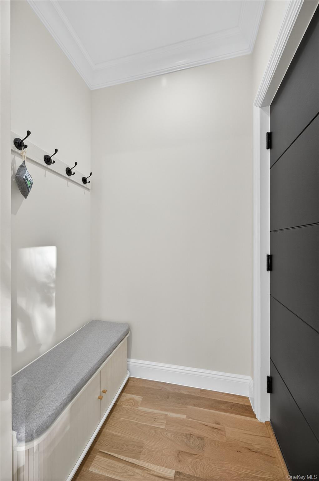 80 Clapham Avenue, Manhasset, NY 11030