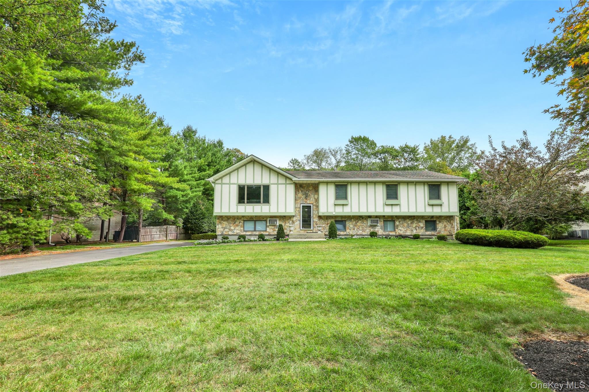 26 Ellington Way, Spring Valley, NY 10977