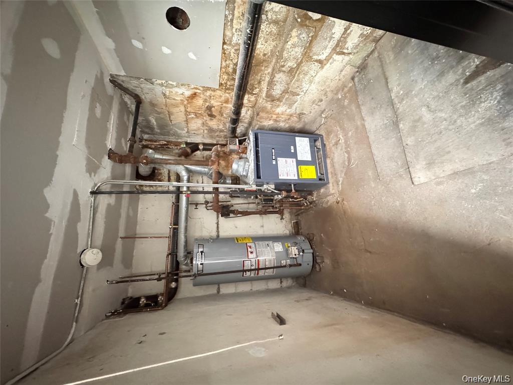 67-05 Roosevelt Ave, Woodside, NY 11377