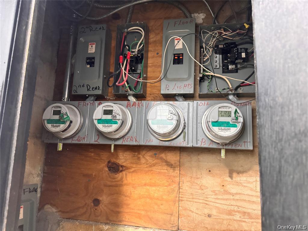 67-05 Roosevelt Ave, Woodside, NY 11377