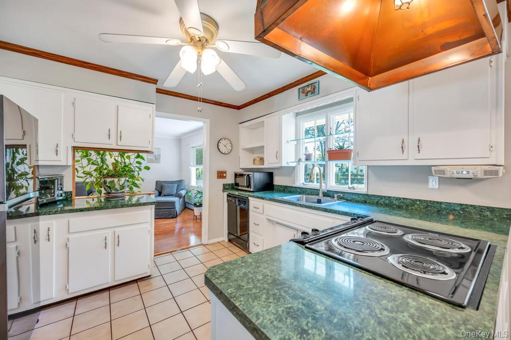 42 Sands Lane, Port Jefferson, NY 11777