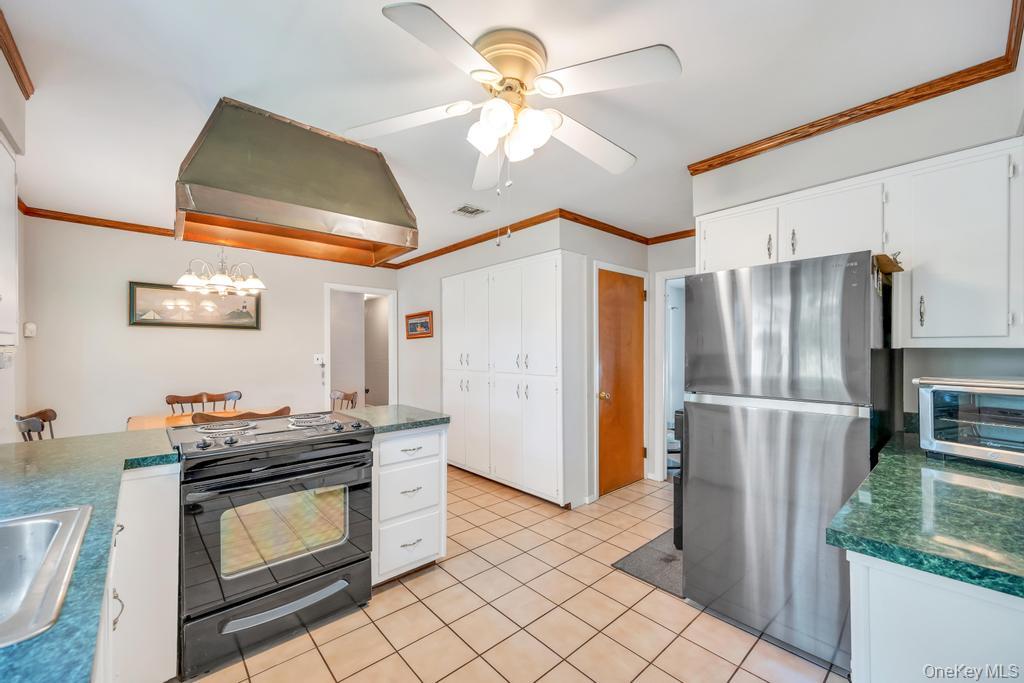 42 Sands Lane, Port Jefferson, NY 11777