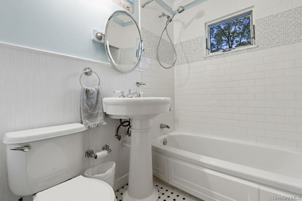 5 Liberty Street, Hampton Bays, NY 11946